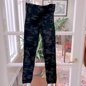 NWOT Spanx Camo Blue/grey/black Size M